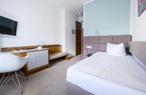 Siegburg Hotel | Discover Hotel Kaspar Garni: Pet-Friendly & Family Warmth