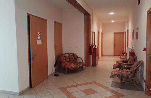 Servia Hotel | Welcoming Hotel Kastro: Pet-Friendly with Breakfast Included