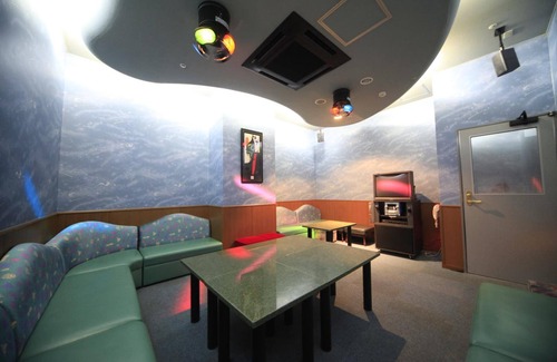 Ureshino House | Discover Hotel Kasuien: Family-Friendly with Hot Tub