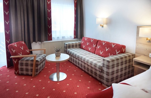 Russbach am Pass Gschuett Hotel | Discover Hotel Kerschbaumer: Spa & Family-Friendly Retreat