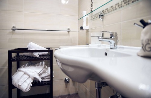 Russbach am Pass Gschuett Hotel | Discover Hotel Kerschbaumer: Spa & Family-Friendly Retreat