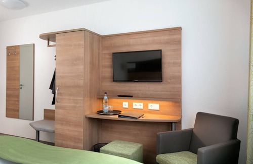 Walddorfhaslach Hotel | Discover Hotel Kern: Guest Rated 9.8 with Family Amenities