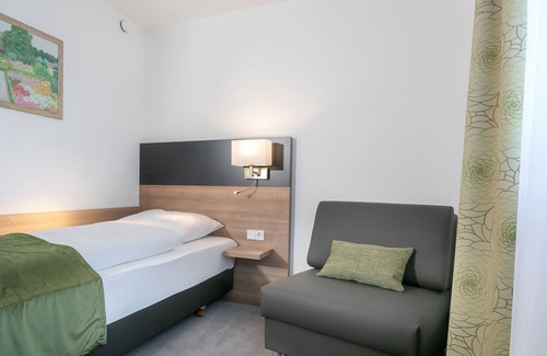 Walddorfhaslach Hotel | Discover Hotel Kern: Guest Rated 9.8 with Family Amenities