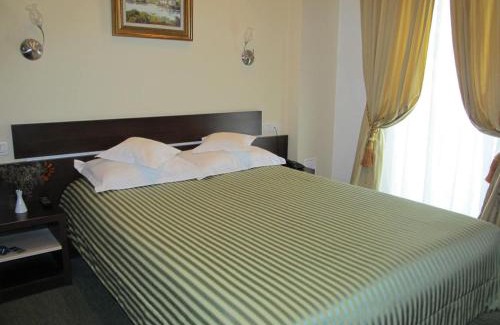 Dragasani Hotel | Discover Hotel Kilometrul Zero: Rated 9/10 with Family Amenities
