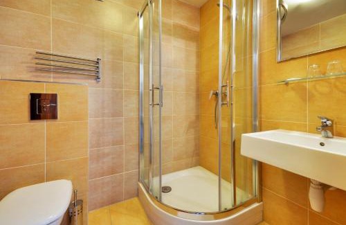 Liptovsky Mikulas Hotel | Discover Hotel Klar: Pet-Friendly Stay with Pool Access