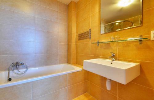 Liptovsky Mikulas Hotel | Discover Hotel Klar: Pet-Friendly Stay with Pool Access