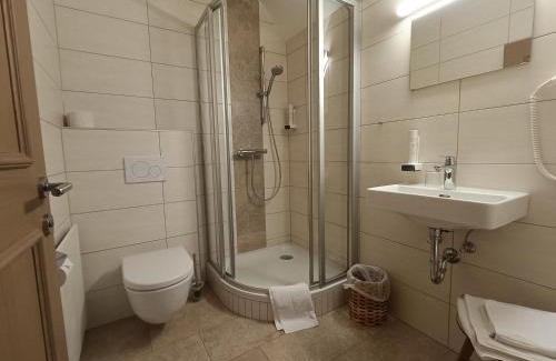 Gmuend in Kaernten Bed & Breakfast | Discover Hotel Gasthof Kohlmayr: Pet & Child Friendly Stay