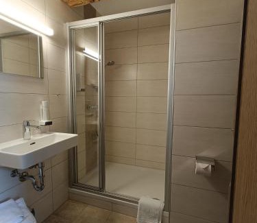 Gmuend in Kaernten Bed & Breakfast | Discover Hotel Gasthof Kohlmayr: Pet & Child Friendly Stay