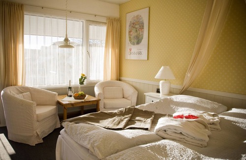 Sønderstrand Hotel | Relax at Hotel Kommandørgården with Pool & Spa Amenities
