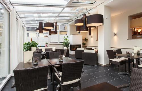 Muenchberg House | Charming Pension Konditorei Cafe Dora: Pet-Friendly Retreat