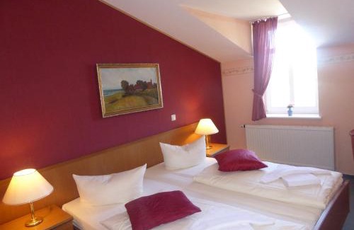 Putbus Hotel | Pet-Friendly Hotel Koos with Oceanfront Views and Hot Tub