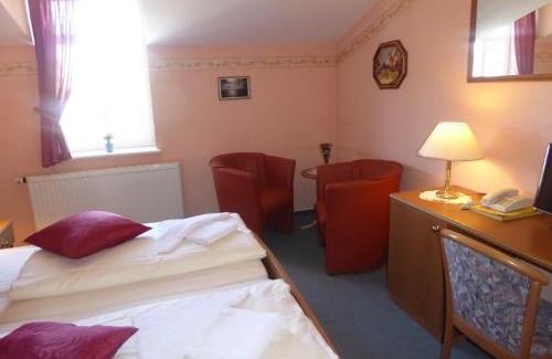 Putbus Hotel | Pet-Friendly Hotel Koos with Oceanfront Views and Hot Tub