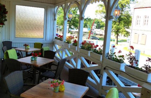 Putbus Hotel | Pet-Friendly Hotel Koos with Oceanfront Views and Hot Tub