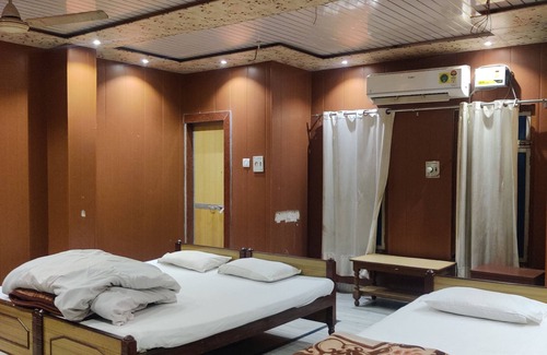 Jaunpur Hotel | Budget-Friendly Hotel Krishan Kanhiya with Breakfast Included