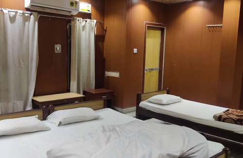 Jaunpur Hotel | Budget-Friendly Hotel Krishan Kanhiya with Breakfast Included