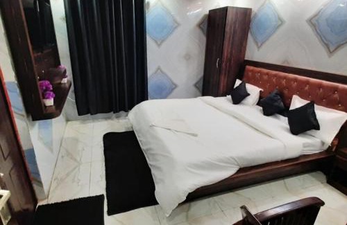Charbagh Hotel | Relax at Hotel Krishna Palace Charbagh, Near the Railway