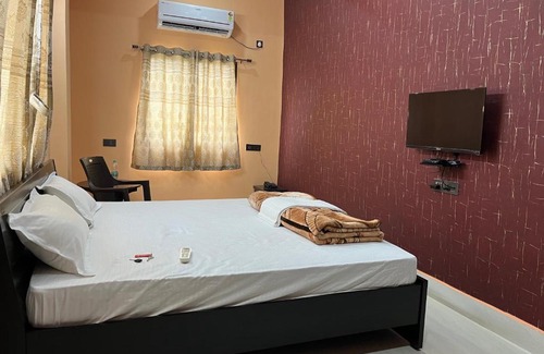 Deoghar Hotel | Discover Hotel Krishna Paradise: Pet-Friendly Retreat