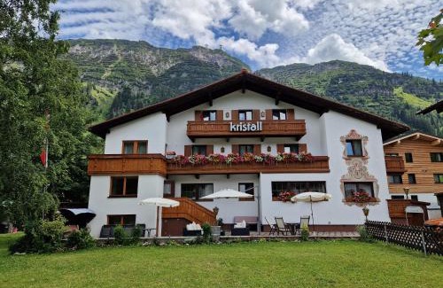 Lech am Arlberg Hotel | Discover Hotel Kristall: Family-Friendly with Hot Tub
