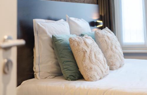 Middelkerke Hotel | Hotel Kristoffel: Oceanfront Stay with Breakfast Included