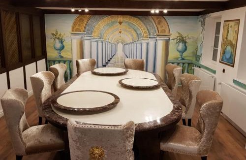 Deisslingen Hotel | Discover Hotel Krone UG: Pet-Friendly Retreat for Families