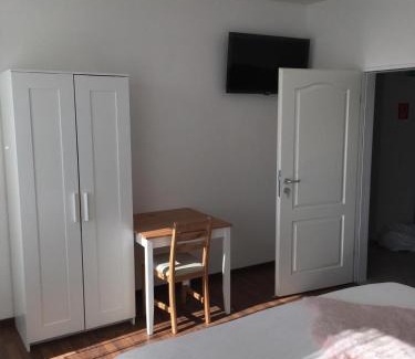 Juelich Hotel | Comfortable Hotel-Kronenhof: Pet-Friendly with Breakfast