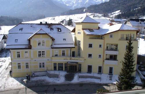 Valdaora di Sotto Hotel | Discover Hotel Kronplatz: Pet-Friendly Stay with Spa Access