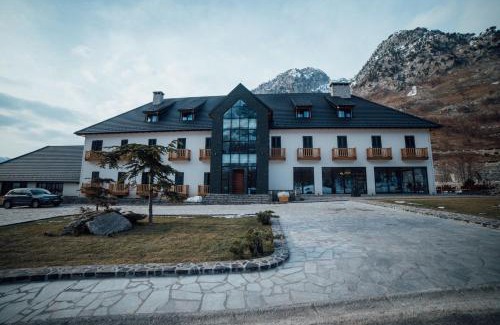 Shkoder County Hotel | Hotel Kulla e Bajraktarit: Oceanfront Escape with Spa & Pool