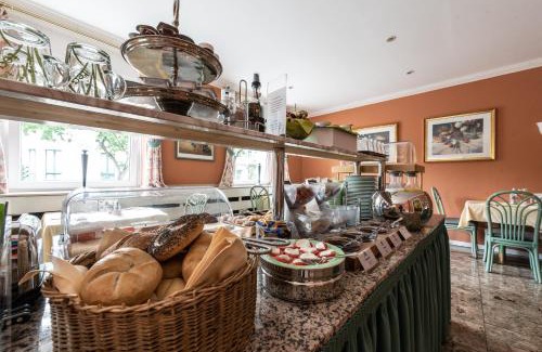 Weststadt Hotel | Discover Comfort at Hotel Kurfürstenhof: Pet Friendly Stays