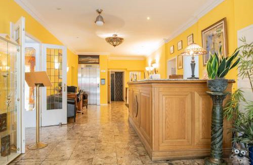 Weststadt Hotel | Discover Comfort at Hotel Kurfürstenhof: Pet Friendly Stays