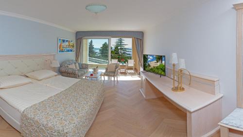 Crikvenica Hotel | Discover Hotel Kvarner Palace: 4-Star Ocean View Retreat