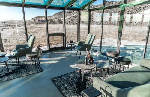 Sveitarfelagid Olfus Hotel | Hotel Kvika: Guest Rated 9/10 with Hot Tub & Family Amenities