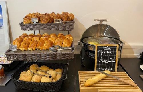 Saint-Pierre-des-Corps Hotel | Welcoming Hotel Kyriad Tours: Pet-Friendly & Family Options