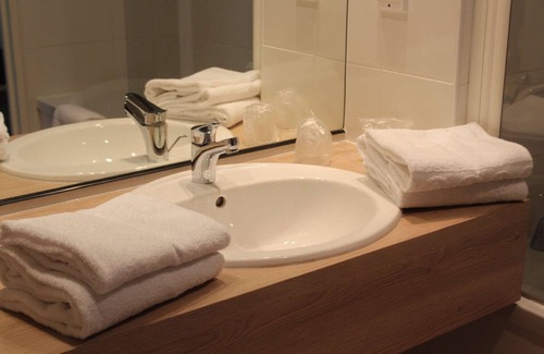 Nemours Hotel | Relaxing Retreat at Hotel Kyriad Nemours with Pool & Spa
