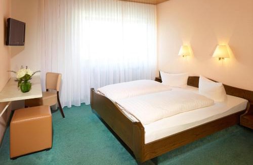 Roemerberg Hotel | Comfortable Stay at Hotel Lösch Pfälzer Hof with Dining