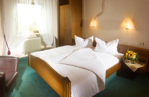 Roemerberg Hotel | Comfortable Stay at Hotel Lösch Pfälzer Hof with Dining