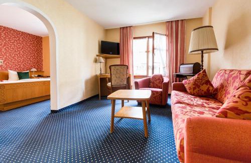 Meersburg Hotel | Pet-Friendly Retreat at Hotel Löwen-Weinstube with Dining