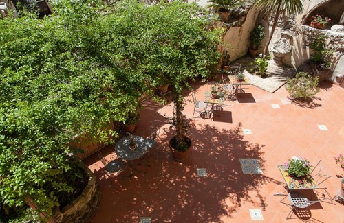 Atrani Hotel | Charming Hotel L'Argine Fiorito with Renowned Restaurant