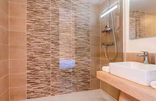 Cros-de-Cagnes Hotel | Pet-Friendly Getaway at Hotel L'Empreinte with Spa Access