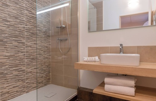 Cros-de-Cagnes Hotel | Pet-Friendly Getaway at Hotel L'Empreinte with Spa Access