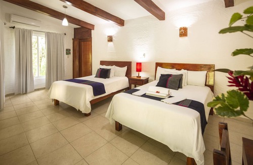 Palenque Hotel | Relax at Hotel La Aldea del Halach Huinic: Pool & Spa