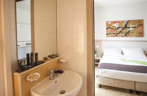 Diano Marina Hotel | Discover Hotel La Baia: Oceanfront Bliss with Great Amenities
