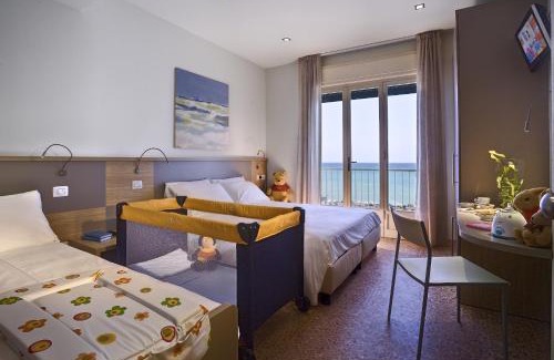 Diano Marina Hotel | Discover Hotel La Baia: Oceanfront Bliss with Great Amenities