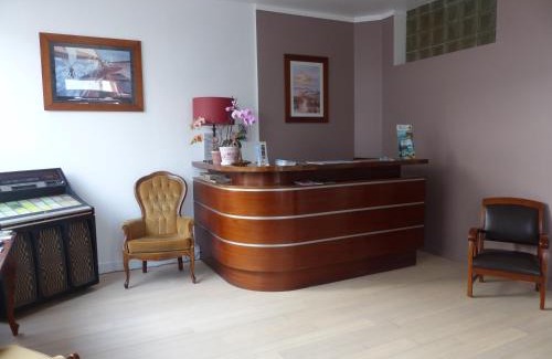 Saint-Nazaire Hotel | Pet-Friendly Retreat at Hotel La Belle Etoile - Rated 9/10
