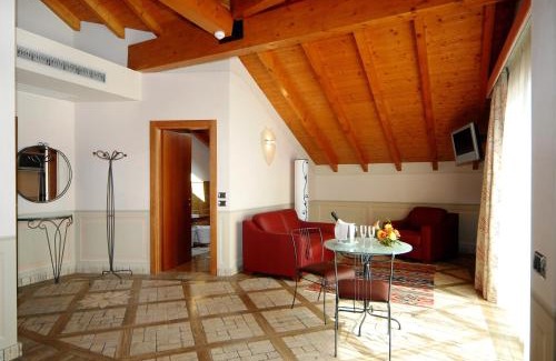 Orta San Giulio Hotel | Discover Oceanfront Comfort at Hotel La Bussola