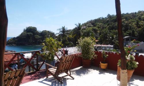Puerto Angel Hotel | Discover Hotel La Cabaña: Oceanfront Haven for Families
