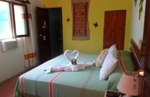 Puerto Angel Hotel | Discover Hotel La Cabaña: Oceanfront Haven for Families