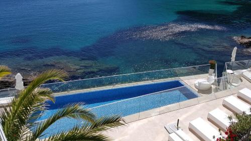 Cavaliere Hotel | Oceanfront Retreat at Hotel La Calanque - 4-Star Escape