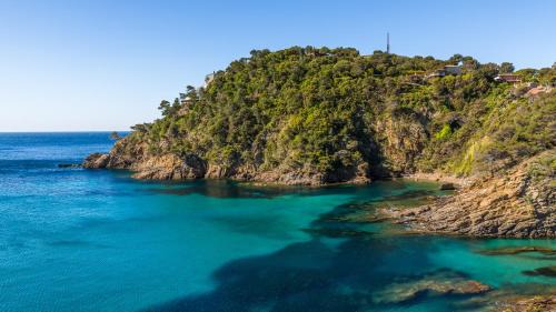 Cavaliere Hotel | Oceanfront Retreat at Hotel La Calanque - 4-Star Escape