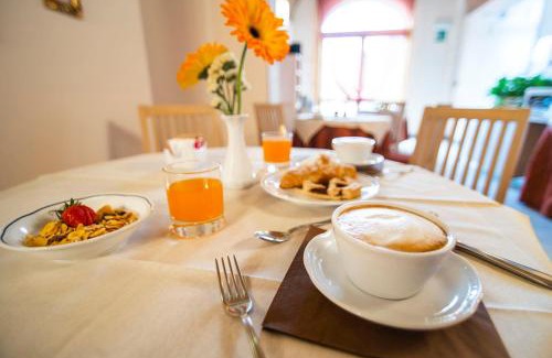 Siena Hotel | Beachfront Bliss at Hotel La Colonna: Ocean Views & Spa