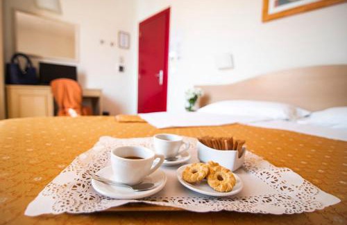 Siena Hotel | Beachfront Bliss at Hotel La Colonna: Ocean Views & Spa